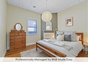 The Edward Charmer - Heritage Home, Pet Friendly, Orange